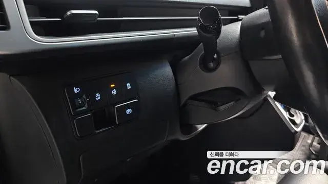 Hyundai Staria 2023 — Photo 17/20