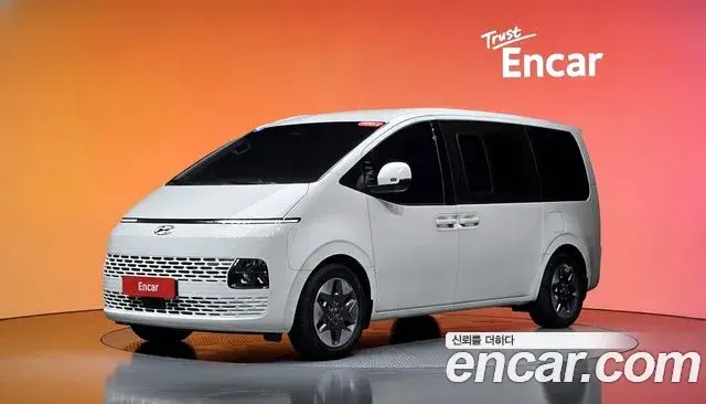 Hyundai Staria 2023 — Photo 1/20