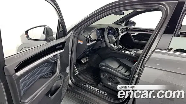 Volkswagen Touareg 2024 — Şəkil 30/50