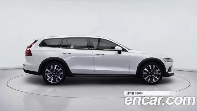 Volvo V60 Cross Country 2025 — Photo 3/20