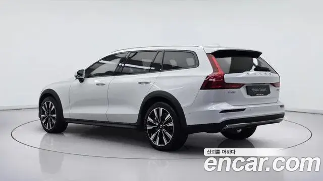 Volvo V60 Cross Country 2025 — Photo 8/20