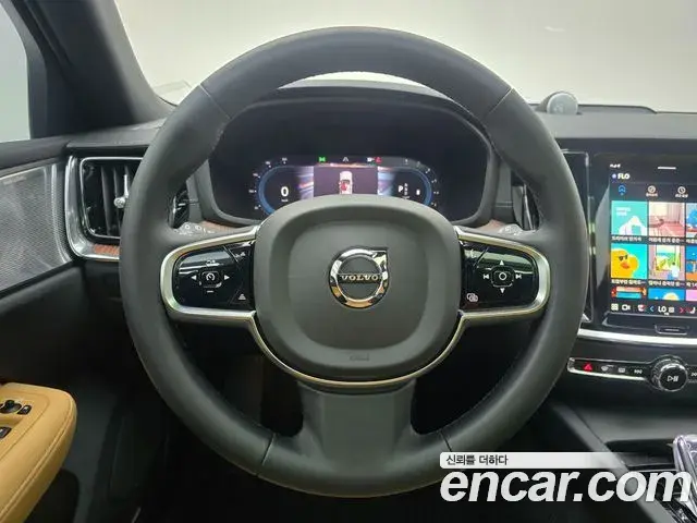 Volvo V60 Cross Country 2025 — Photo 12/20