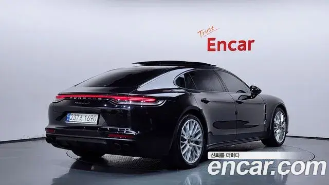 Porsche Panamera 2021 — Фото 2/20