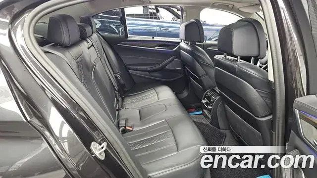 BMW 5 Series 2023 — Фото 12/20