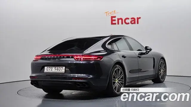 Porsche Panamera 2018 — Фото 2/20