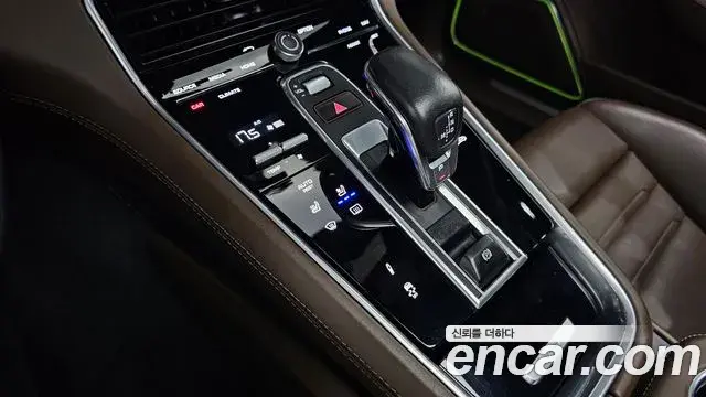 Porsche Panamera 2018 — Фото 9/20
