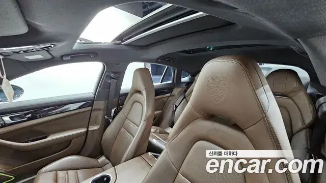 Porsche Panamera 2018 — Фото 19/20