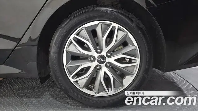 Kia K5 2022 — Photo 4/35
