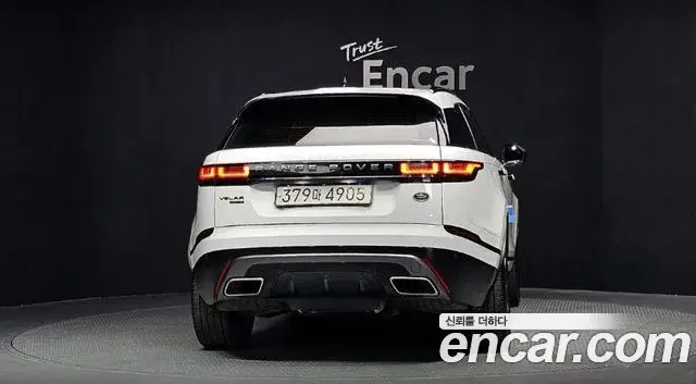 Land Rover Range Rover Velar 2018 — Şəkil 12/20