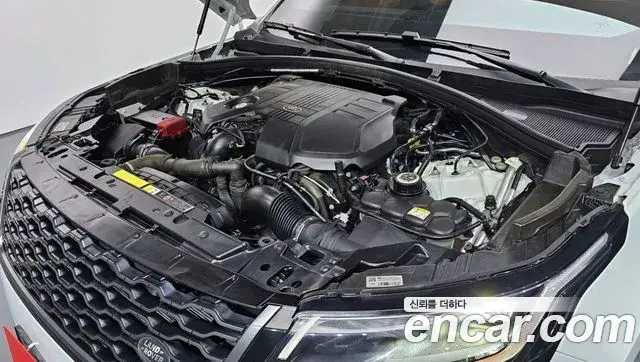 Land Rover Range Rover Velar 2018 — Şəkil 13/20