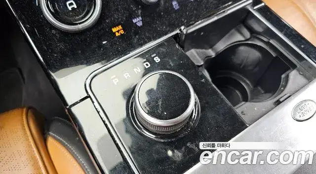 Land Rover Range Rover Velar 2018 — Şəkil 19/20