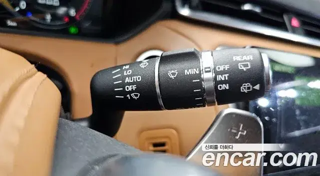 Land Rover Range Rover Velar 2018 — Şəkil 6/20