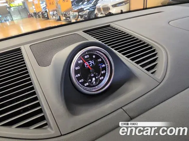 Porsche Macan 2020 — Фото 12/20