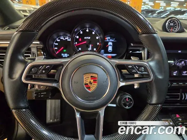 Porsche Macan 2020 — Фото 14/20