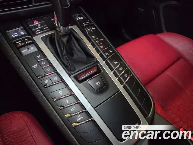 Porsche Macan 2020 — Фото 17/20