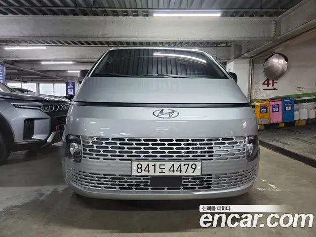 Hyundai Staria 2022 — Photo 2/20