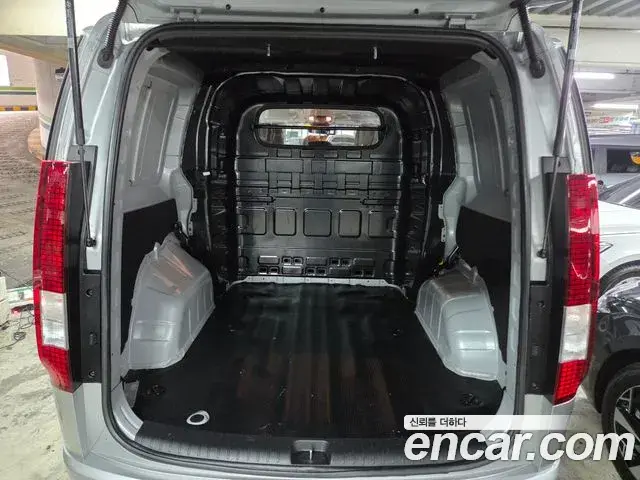 Hyundai Staria 2022 — Photo 15/20