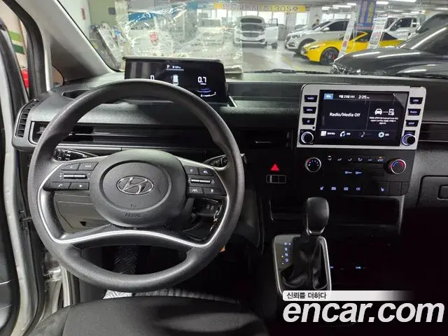 Hyundai Staria 2022 — Photo 18/20