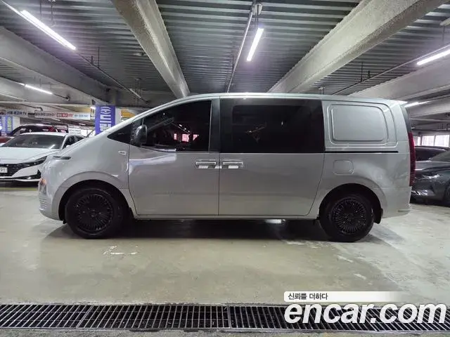Hyundai Staria 2022 — Photo 20/20