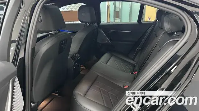 BMW 5 Series 2025 — Photo 11/20