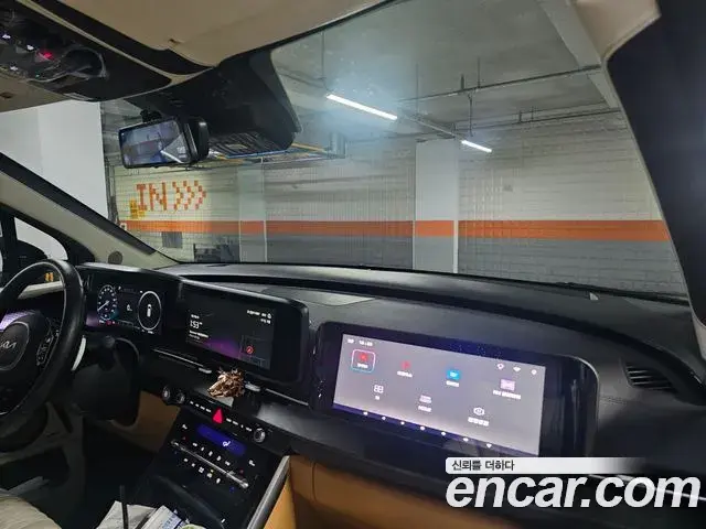 Kia Carnival 2023 — Photo 11/20