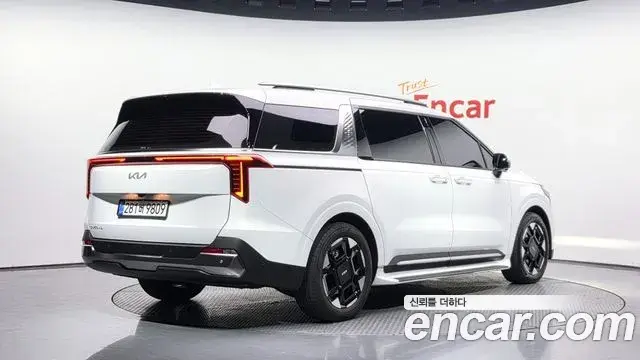 Kia Carnival 2025 — Photo 2/20