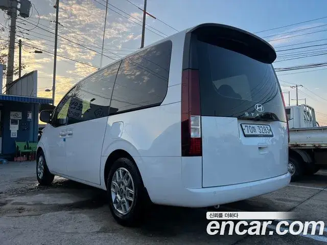 Hyundai Staria 2024 — Фото 4/19