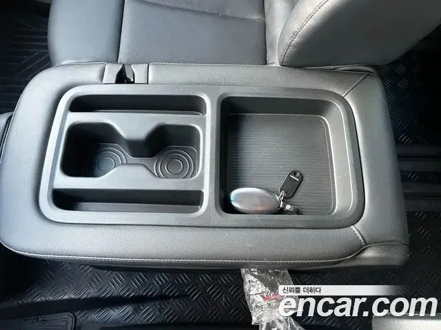 Hyundai Staria 2024 — Фото 11/19