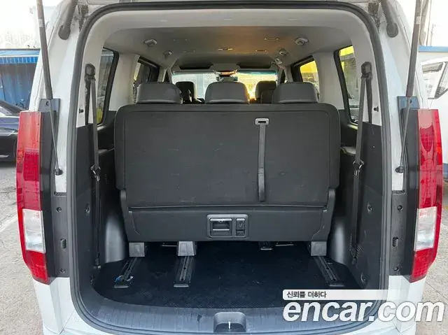 Hyundai Staria 2024 — Фото 18/19