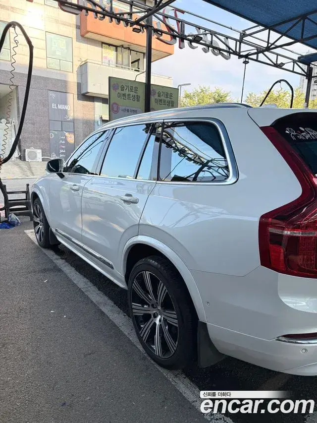 Volvo XC90 2023 — Фото 1/7
