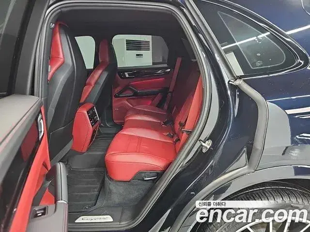 Porsche Cayenne 2020 — Фото 11/17