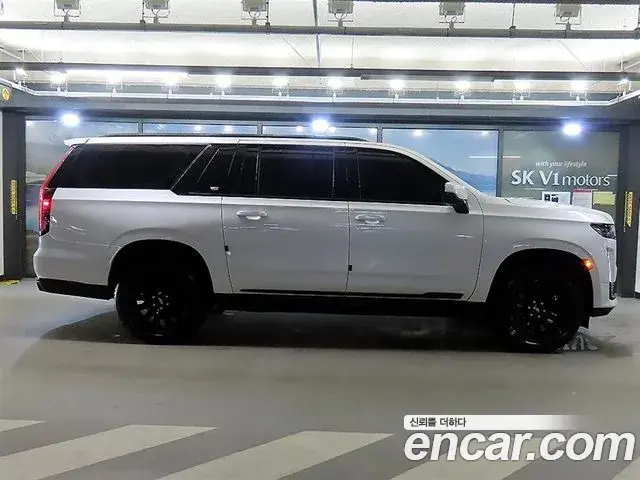 Cadillac Escalade 2023 — ფოტო 17/19