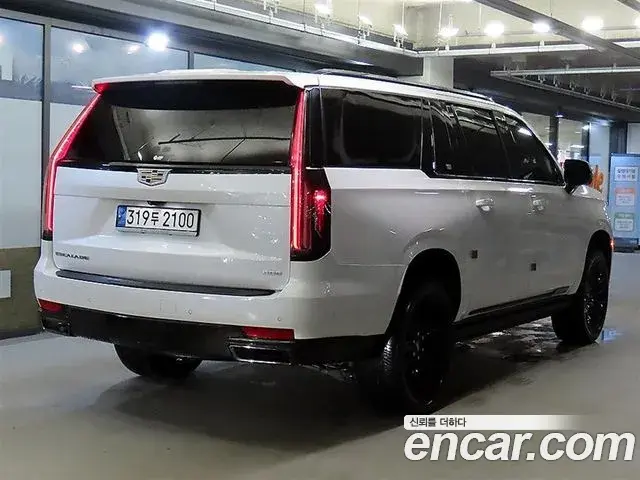 Cadillac Escalade 2023 — ფოტო 4/19