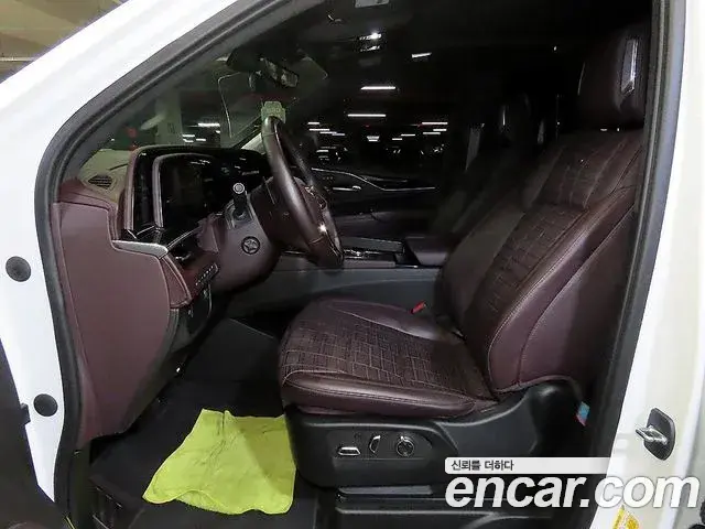 Cadillac Escalade 2023 — ფოტო 16/19