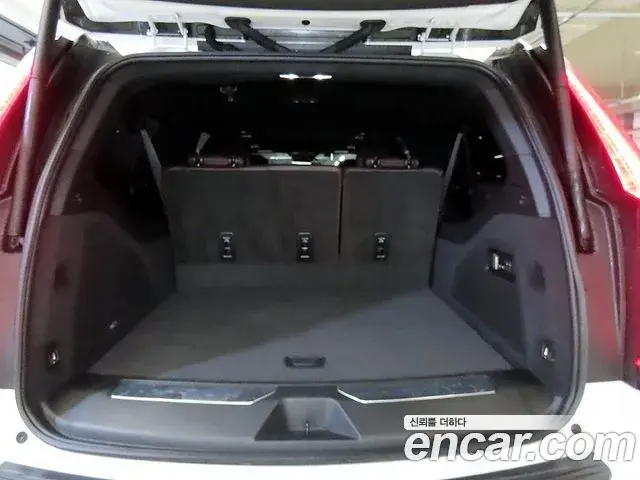 Cadillac Escalade 2023 — ფოტო 19/19