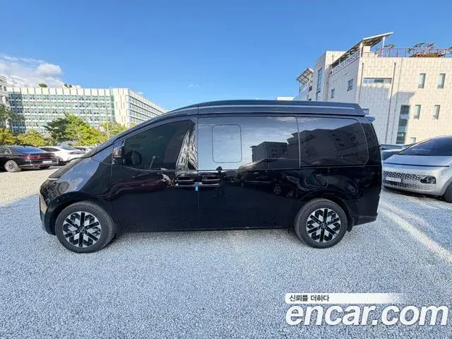 Hyundai Staria 2025 — Фото 2/17