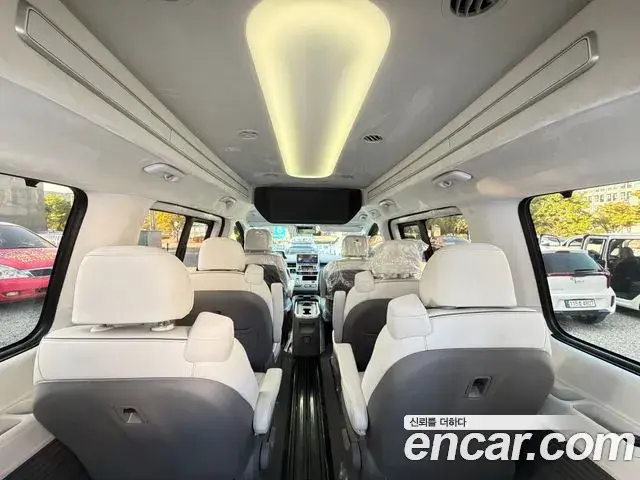 Hyundai Staria 2025 — Фото 15/17