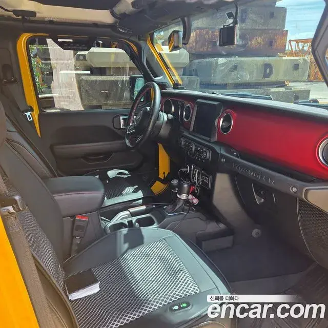Jeep Wrangler 2021 — Фото 13/15