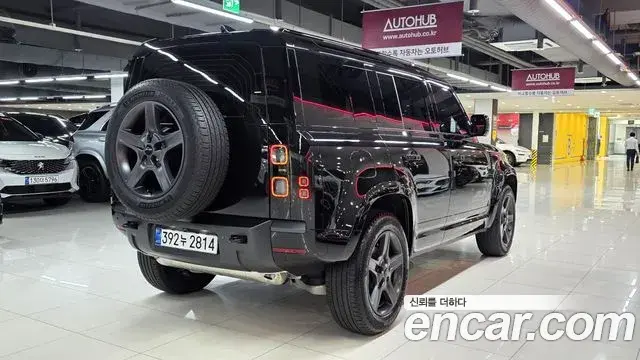Land Rover Defender 2025 — Photo 5/20