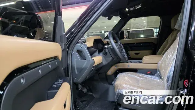 Land Rover Defender 2025 — Photo 8/20