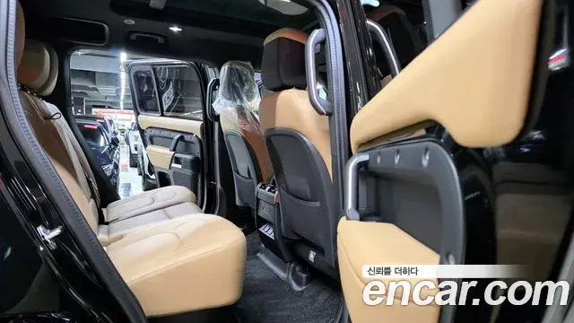 Land Rover Defender 2025 — Photo 10/20