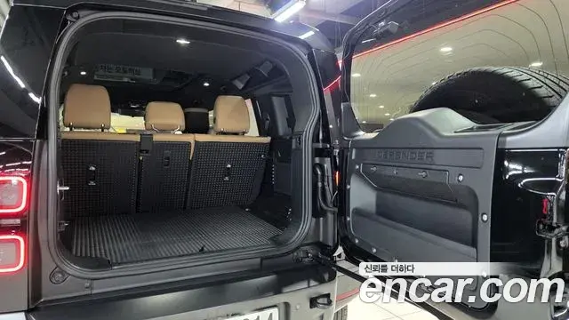 Land Rover Defender 2025 — Photo 11/20