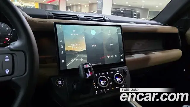Land Rover Defender 2025 — Photo 13/20
