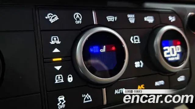 Land Rover Defender 2025 — Photo 14/20