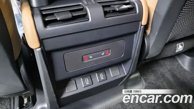 Land Rover Defender 2025 — Photo 17/20