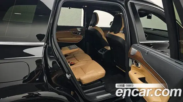 Volvo XC90 2018 — Фото 12/20