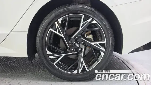 Kia K5 2024 — ფოტო 25/32