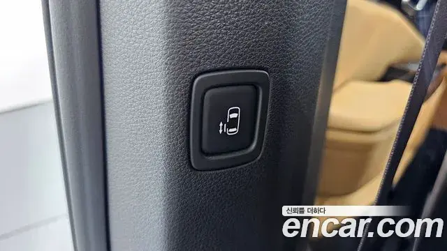 Kia Carnival 2023 — Фото 19/20