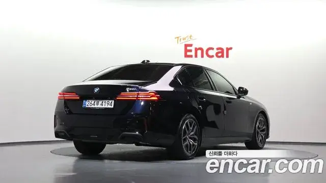 BMW 5 Series 2024 — Şəkil 1/20