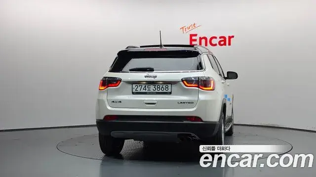 Jeep Compass 2019 — ფოტო 18/31